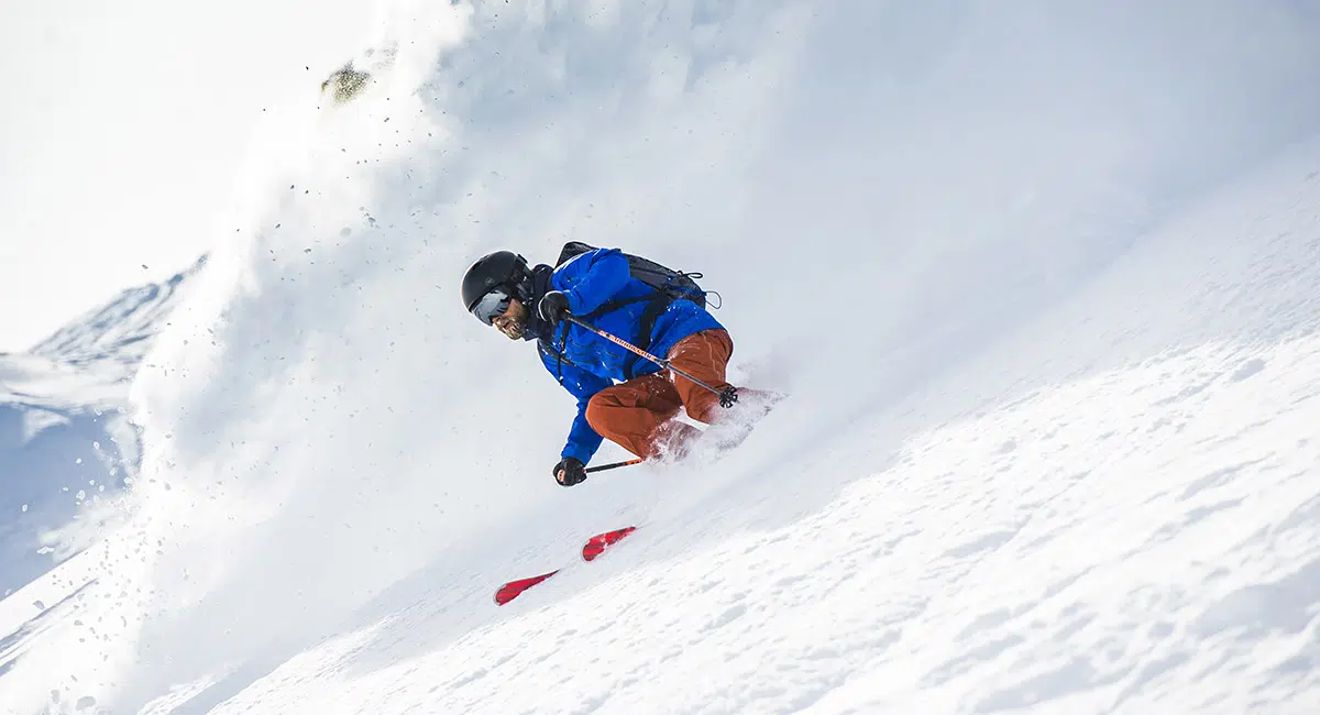 Un skieur de haut niveau 