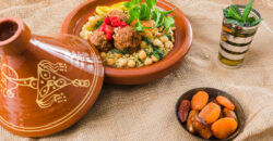 Voyage culinaire : tajine d’agneau aux abricots à découvrir