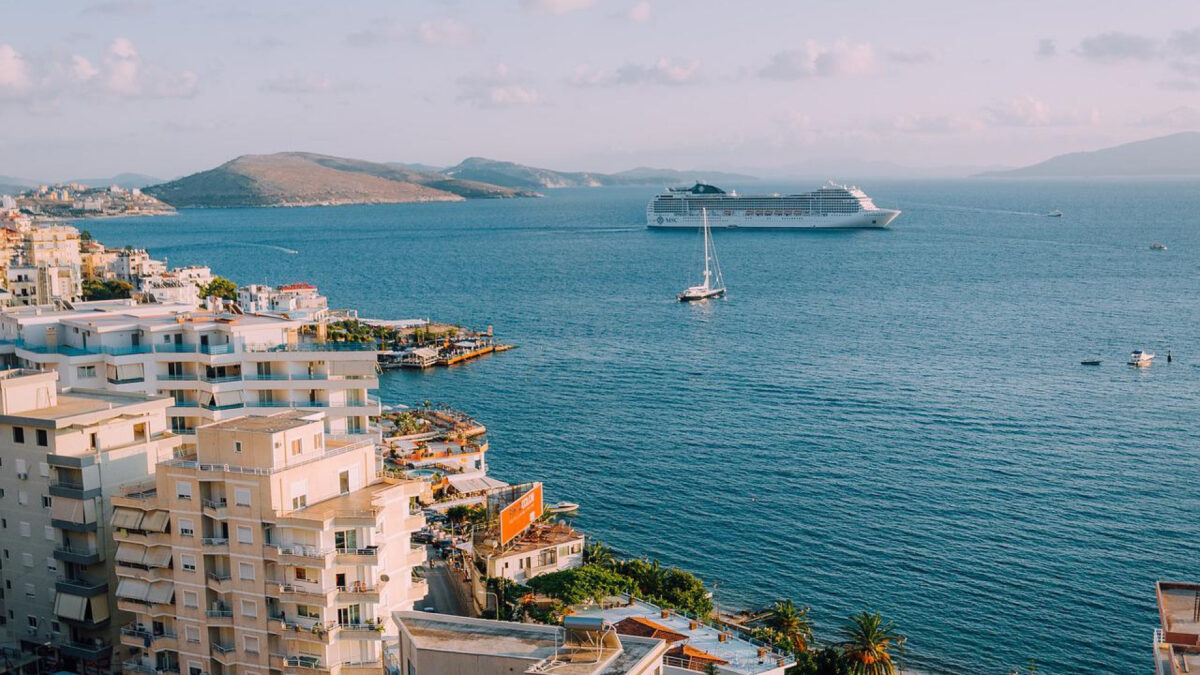 Voyage en Méditerranée : croisière sur les eaux turquoise et villes historiques